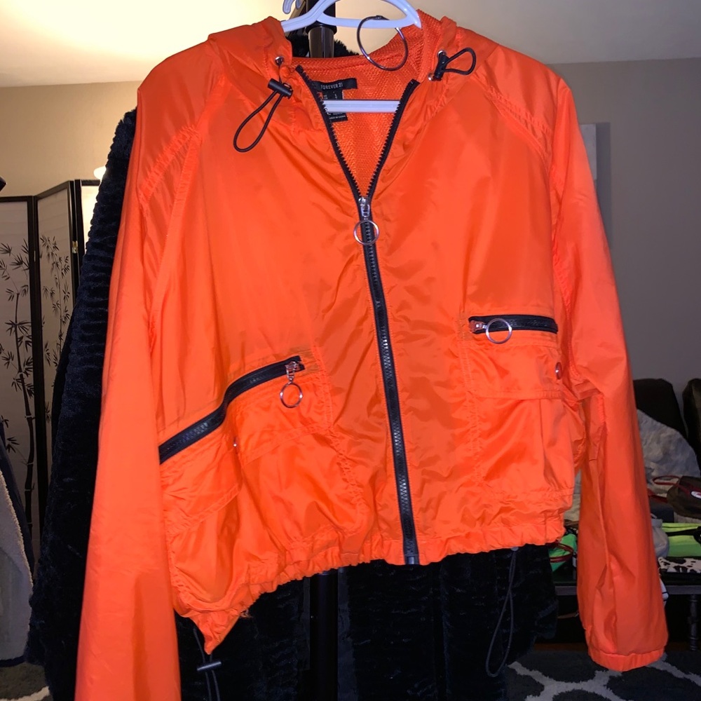 Cropped windbreaker